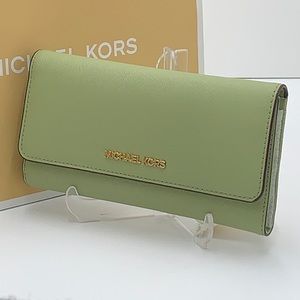MICHAEL KORS JET SET TRAVEL LARGE TRIFOLD WALLET LIGHT SAGE COLOR